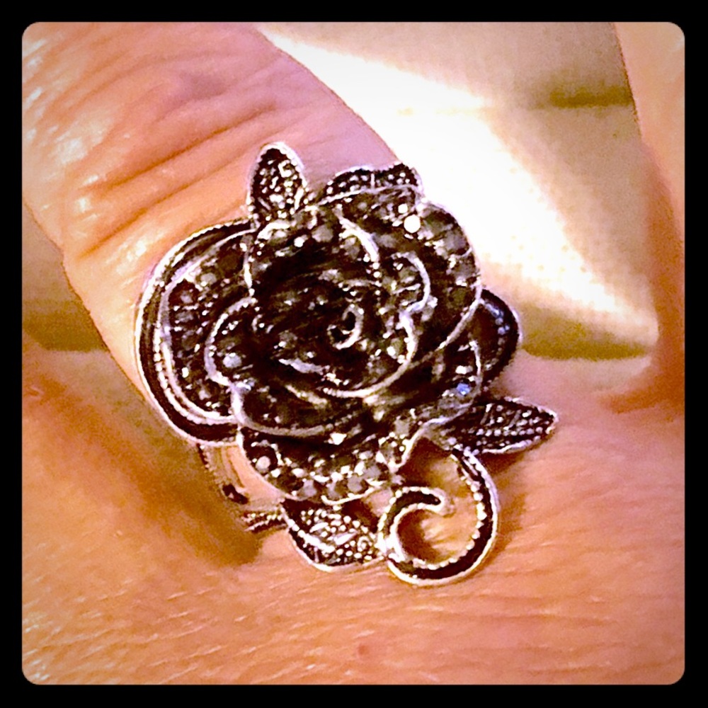 Trendy Black Crystal Retro Big Rose Flower Ring
